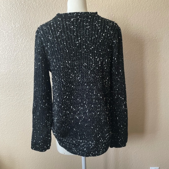 Black & White Popcorn Sweater - Picture 3 of 5